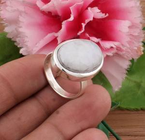 Bague classique en argent sterling 925 faite à la main ovale arc-en-ciel pierre de lune bijoux en pierres précieuses naturelles pour les occasions de fête de mariage unisexe - Product Image 5