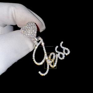 Escritura cursiva personalizable Iced Moissanite Diamond Custom Letter Pendant con corazón Bail Necklace 925Silver 1.38Ct VVS DEF Gift - Product Image 1