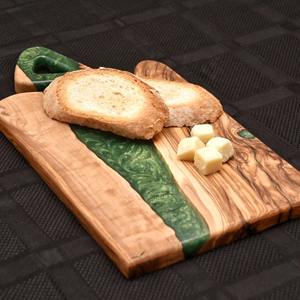 เขียงชีสเรซิ่นสีเขียวและไม้พร้อมหูจับ ถาดเสิร์ฟดีไซน์เนอร์ ออกแบบมาเพื่อการเสิร์ฟและการจัดวางอาหารที่ทันสมัย - Product Image 2