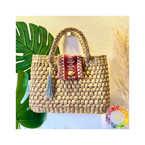 Sac de plage en jonc de mer à la mode sac à main en paille tissé à la main avec poche intérieure spacieuse pour les achats quotidiens et les vacances en bord de mer - Product Image 4