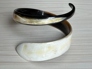 OTRO Cuerno de búfalo natural Puños, brazaletes y pulseras hechos de cuerno de búfalo real, disponible en una variedad de - Product Image 6