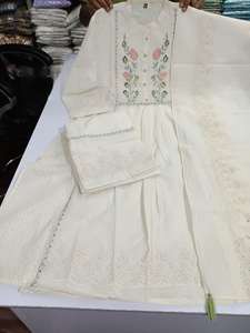 Traje étnico elegante para mujer, conjunto de 3 piezas con bordado pesado completo y detalles de Chikan, adecuado para ropa festiva y de fiesta - Product Image 4