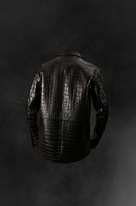 Camisa de cuero negro para hombre con estilo de estampado de cocodrilo Chaqueta de cuero genuino en relieve de cocodrilo diseño personalizado - Product Image 4