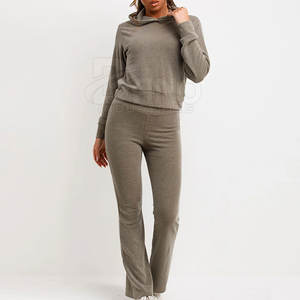 Conjunto Deportivo de Invierno para Mujer, de Alta Calidad, con Capucha, Top Corto y Pantalones Acampanados, 100% Algodón - Product Image 4