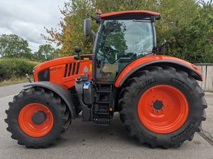 Tractor Agrícola de Ruedas 4x4 M7153 Premium de 70 CV con Caja de Cambios y Bomba de Motor con Transmisión por Engranajes - Alta Productividad - Product Image 2