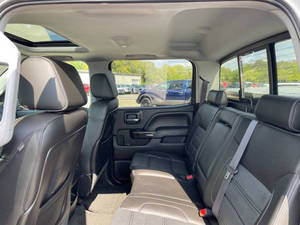 GM*C Sierra 3500HD Denali d'occasion de 2015 - Product Image 4
