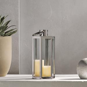 Farol Grande y Elegante de Acero Inoxidable con Paneles de Vidrio, Asa Plegable y Patrón Decorativo, Perfecto para Patio - Product Image 3