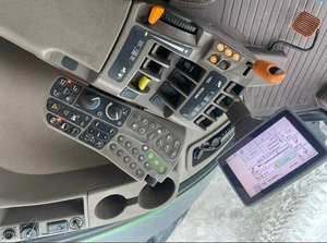 Tracteur à roues John Deeere 7230R avec moteur de pompe, boîte de vitesses et composants de roulement durables - Product Image 2