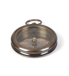 เข็มทิศทองเหลืองโบราณดีไซน์เรียบง่ายสำหรับตั้งแคมป์ศิลปะและของสะสมเข็มทิศโบราณสำหรับตกแต่งบ้านโต๊ะทำงาน2023 - Product Image 6