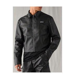 Veste en cuir noir à capuche pour homme, style streetwear, col montant, logo frontal, teinture unie, fermeture éclair, hiver, vente en gros, prix bas, usine - Product Image 3