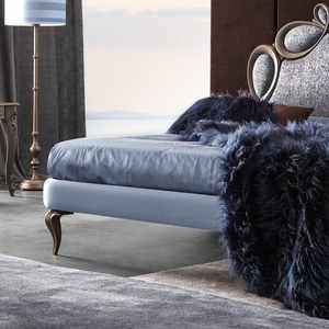 Meubles de chambre à coucher classiques européens Kyra en bois d'acajou fait main avec finition antique, rangement, couleur personnalisée, inspiration antique - Product Image 4