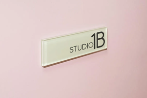 Plaque murale en acrylique personnalisée autocollante pour <span class=keywords><strong>porte</strong></span>, bureau, salon, entreprise, petite boutique, location de bureau, suite, affichage du numéro de étage - Product Image 6