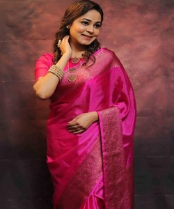 ATRACTIVO SOFT LICHI SEDA JACQUARD TRABAJO SAREE CON BLUSA SIN COSTAR DESPIECE PRECIO AL POR MAYOR PRENDA ÉTNICA ROSA - Product Image 3