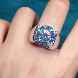 Anillo de boda con acabado de oro blanco de 14 quilates para hombre con anillos de moissanita de solitario de diamante creado en laboratorio redondo de 3 quilates - Product Image 3