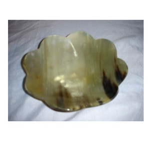 Cuenco de Cuerno Artesanal, Cuenco Decorativo de Cuerno Ultra Brillante con Diseño Floral, Bandeja para Servir Frutos Secos, Plato para Mesa de Hogar u Hotel - Product Image 2