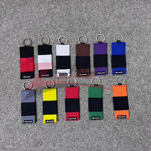 Porte-clés personnalisés de Jiu Jitsu, Karaté, Taekwondo, Arts martiaux, BJJ, avec logos personnalisés, étiquette tissée, broderie, fabriqué au Pakistan - Product Image 1