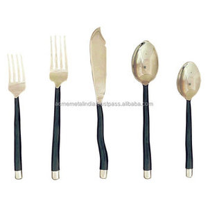 Ensemble de couverts en métal plaqué or de haute qualité Couverts au design fait à la main Ensemble de 5 pour les fêtes Hôtels Cuisine de l'Inde Meilleurs prix - Product Image 3