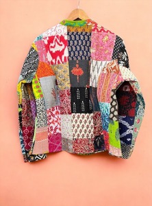 Chaqueta de retales hecha a mano, chaqueta acolchada de algodón, chaqueta acolchada, chaqueta de invierno, abrigo corto, regalo para ella, chaqueta reversible - Product Image 3