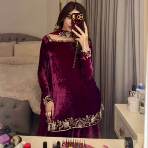 طقم سلوار حريري مصمم، زي عرقي أنيق للنساء، مناسب للحفلات، يوفر حماية من الشمس ومقاوم للتجعد، قماش فاخر وتفاصيل دقيقة - Product Image 2