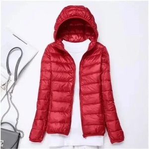 Veste pour femme respirante personnalisable, veste d'hiver élégante et chaude à capuche, veste matelassée tendance de qualité supérieure pour femme, fabricant - Product Image 3