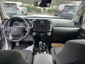 Toyota 4Runner TRD Off Road d'occasion propre 2024 - Product Image 5