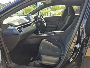 Voitures d'occasion en bon état, <span class=keywords><strong>Toyota</strong></span> <span class=keywords><strong>C</strong></span>-<span class=keywords><strong>HR</strong></span> 1.8 <span class=keywords><strong>Hybrid</strong></span> S LED Package 5 portes SUV <span class=keywords><strong>2018</strong></span>, prête à être expédiée - Product Image 2