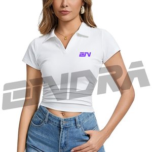 Polo corto gris para mujer con ajuste cómodo, tejido suave y transpirable, estilo moderno, ideal para uso casual, oficina, viajes y uso diario. - Product Image 1