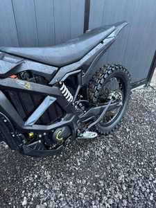 Super Clean 2024 SURRON ULTRA BEE MILES 894 2 llaves 1 cargador En stock - Product Image 3