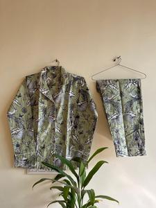 Pyjama en coton pour femmes Costume de nuit sexy à col en V avec de beaux imprimés d'animaux Vêtements de nuit respirants doux - Product Image 4