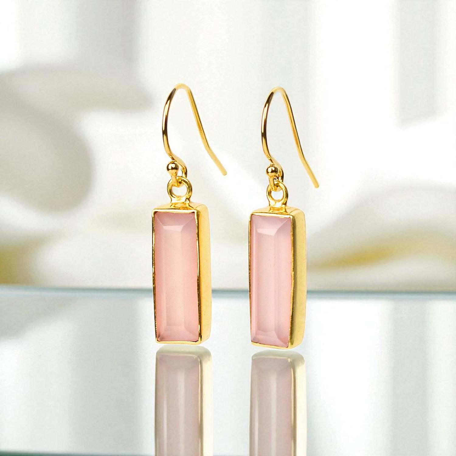 สีชมพูคาลซิโดนีสีทอง