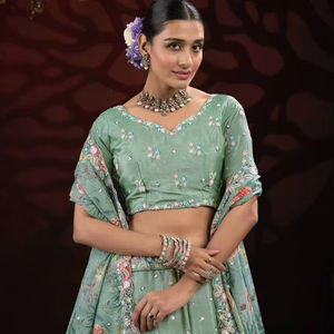 ชุดปาร์ตี้ lehenga choli ออกแบบเย็บปักถักร้อยและลายดอกไม้ dupatta - Product Image 1