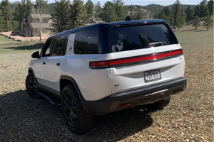 LISTO PARA CONDUCIR - USADO, VOLANTE A LA IZQUIERDA |   2025 RIVIAANNSS R1S ASCENNDD TRI MAXXXSS - Product Image 3