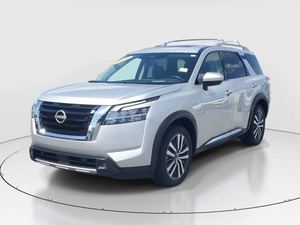 ¡Nueva Llegada a Bajo Precio! Vehículo Usado Pathfinder Platinum 2022, Tracción Delantera, Motor V-6 de 3.5L, Automático, Cuero, 7 Asientos, SUV Crossover - Product Image 1
