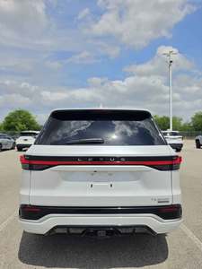 SUV Híbrido de Lujo Usado, Tamaño Completo, 2025, TX 500h F SPORT, Edición de Lujo - Product Image 3