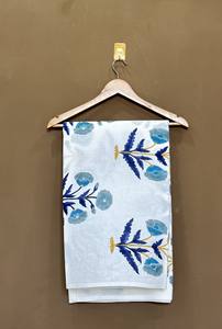 Tela de Algodón con Estampado Floral Blanco Hecho a Mano: Tela de Estilo Sanganer para Confección de Vestidos por Yarda - Product Image 2