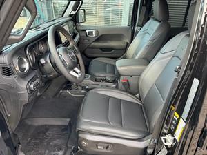 รถจี๊ปแรงเลอร์ อันลิมิเต็ด ปี 2024 สีดำ เครื่องยนต์ V6 เทอร์โบ 399 แรงม้า/5200 รอบต่อนาที 8 สูบ 7 ที่นั่ง เกียร์อัตโนมัติ 10 สปีด ใหม่เอี่ยม - Product Image 2