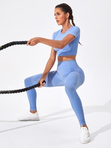 Ensembles de yoga pour femmes en gros – Tenue de sport 2 pièces : Crop top à manches courtes et pantalon taille haute – Vêtements de fitness et de sport - Product Image 3