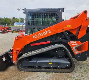 รถตักล้อยางขนาดเล็ก Kubota SVL 75-3 มือสอง ขับเคลื่อน 4 ล้อ 3 ตัน พร้อมชิ้นส่วนหลักๆ เช่น เครื่องยนต์ มอเตอร์ ปั๊ม และลูกปืน - Product Image 1