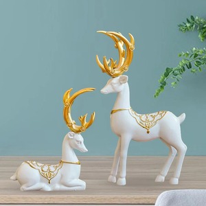 Reno hecho a mano en blanco escarcha y oro metálico, ideal para exhibición de mesa y decoración del hogar, escultura metálica de Caribú - Product Image 3