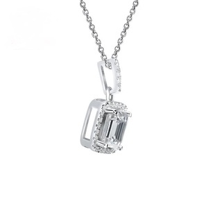 จี้เพชรโมอิสซาไนต์ทรง Emerald Cut ดีไซน์ Halo น้ำหนัก 2.00 กะรัต เกรด VVS สร้อยคอแฟชั่นสำหรับผู้หญิง เครื่องประดับเงินแท้ 925 - Product Image 3