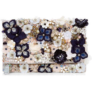 คลัทช์ดอกไม้สีขาวประดับลูกปัดพร้อมโซ่ลายดอกไม้ - Product Image 5