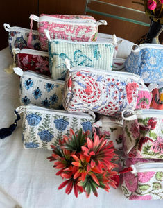 Wholesale <b>Quilted</b> Floral Cosmetic <b>Bag</b> Personalized Cotton Travel Toiletry Pouch Zipper <b>Bag</b> Fashionable Puffy Cosmetic <b>Bag</b> - Product Image 1