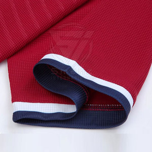 ผู้ผลิตชุดกีฬา รับผลิตชุดฟุตบอลแขนสั้นผู้ชาย พิมพ์ลายด้วยความร้อน ผ้าโพลีเอสเตอร์ 100% ยืดได้สี่ทิศทาง - Product Image 3