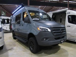 MINT Clase B 2025 Storyteller Overland DARK MODE OG AWD |   Autocaravana |   Camioneta de aventura |   Furgoneta |   RV |   Narrador - Product Image 1
