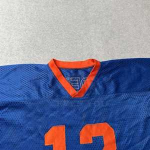 Camiseta Deportiva de Malla Bordada con Diseño Personalizado, Cuello en V Corto, 100% Poliéster, Tejido Ligero y Transpirable para Uniformes de Equipo y Entrenamiento - Product Image 4