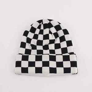 Bonnet d'hiver sportif personnalisé conçu pour les utilisateurs actifs, offrant chaleur, respirabilité et ajustement flexible pour les activités de plein air - Product Image 6