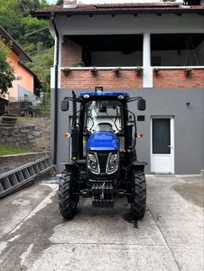 Tracteur LOVOL M504 robuste avec 4 roues motrices et 70 CV disponible en usine. - Product Image 2