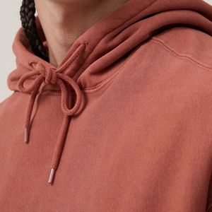 Sweat à capuche pour homme Everyday Motion Fit, conçu pour une mobilité flexible, avec un design épuré et un attrait moderne équilibré. - Product Image 5