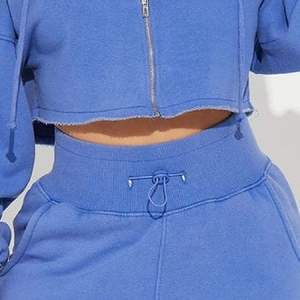 Conjunto de Dos Piezas para Mujer, Top Corto de Manga Corta y Pantalones Cortos Deportivos de Color Liso, Superventas - Product Image 4