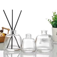 Bouteilles de diffuseur à roseaux rondes 100ml 200ml 300ml en verre scellées au liège sérigraphiées pour parfum d'ambiance